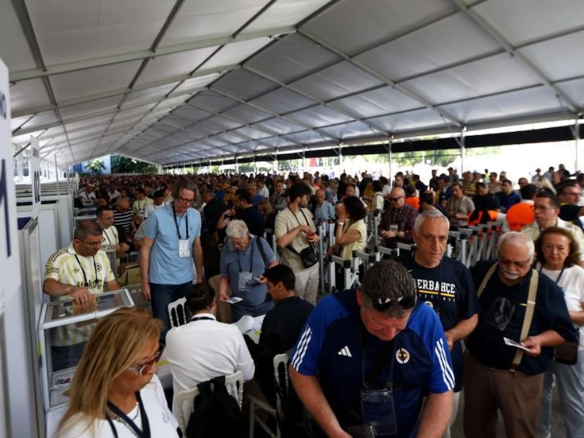 Fenerbahçe'de oy kullanma işlemi başladı