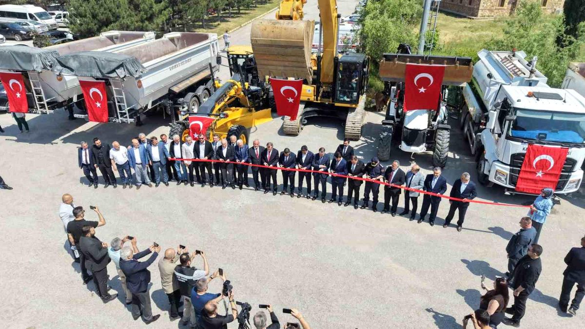 Karabük İl Özel İdaresine 13 yeni araç ve iş makinesi kazandırıldı