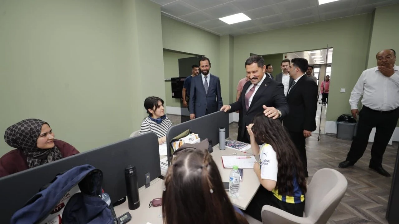 Yayladağı Halk Kütüphanesi'ne Vali Masatlı'dan ziyaret