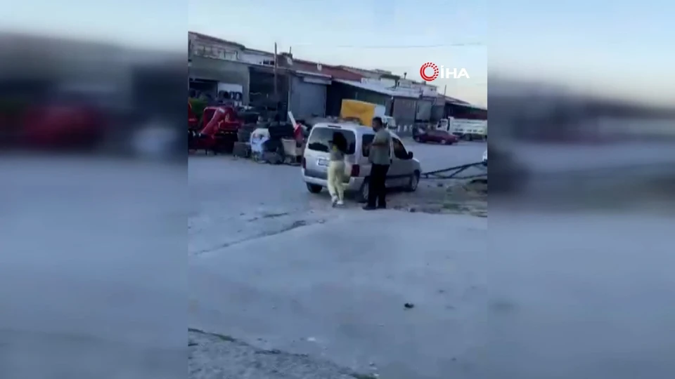 Afyonkarahisar’da Genç Kadın Sevgilisinin Aracını Parçaladı