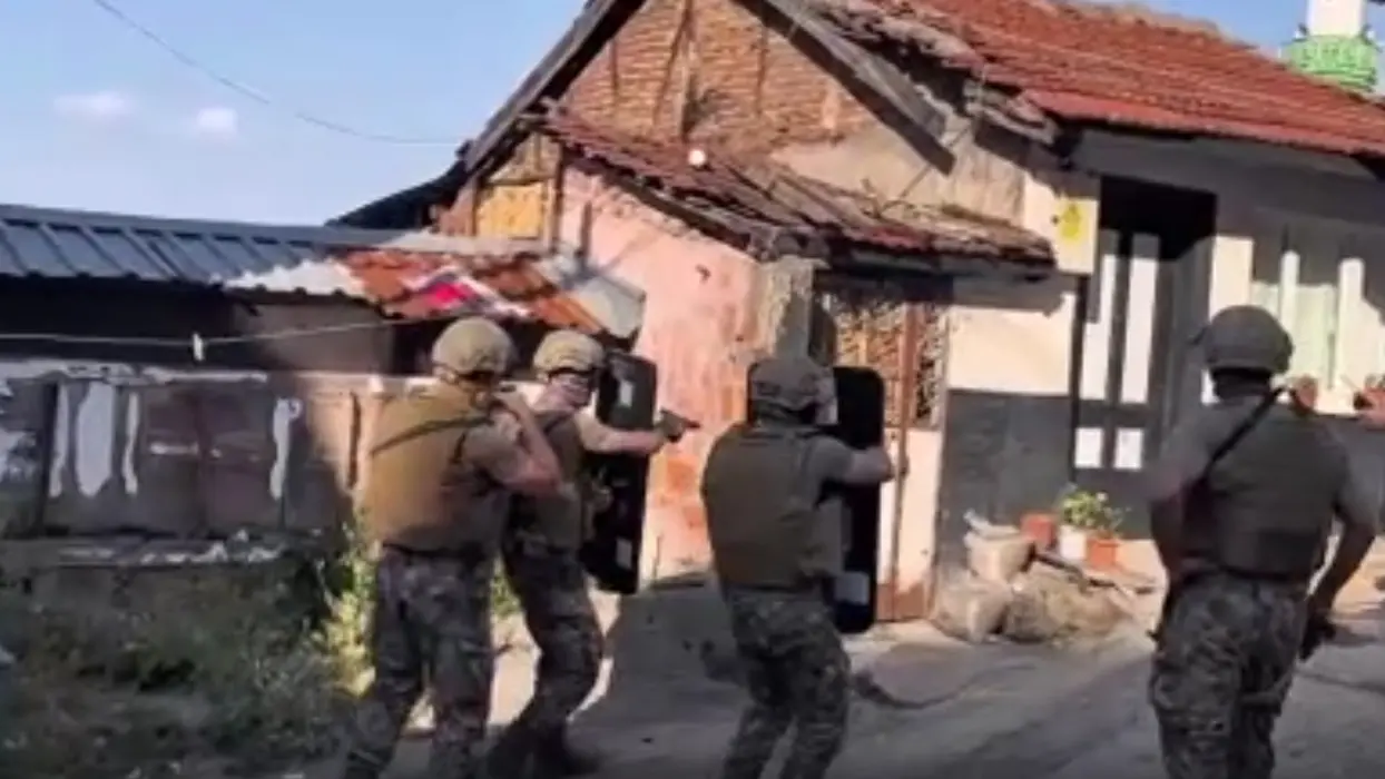 Özel harekat evi ablukaya aldı! Şaşkına çeviren sözler: Kapıyı çalsaydınız açardım