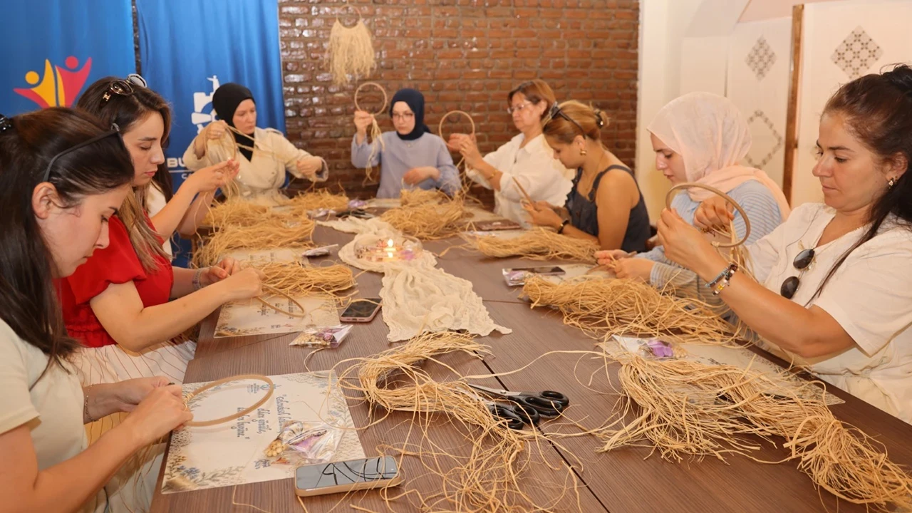 Üreten kadınların yeni adresi "Ana Kafe"de ilk atölye heyecanı