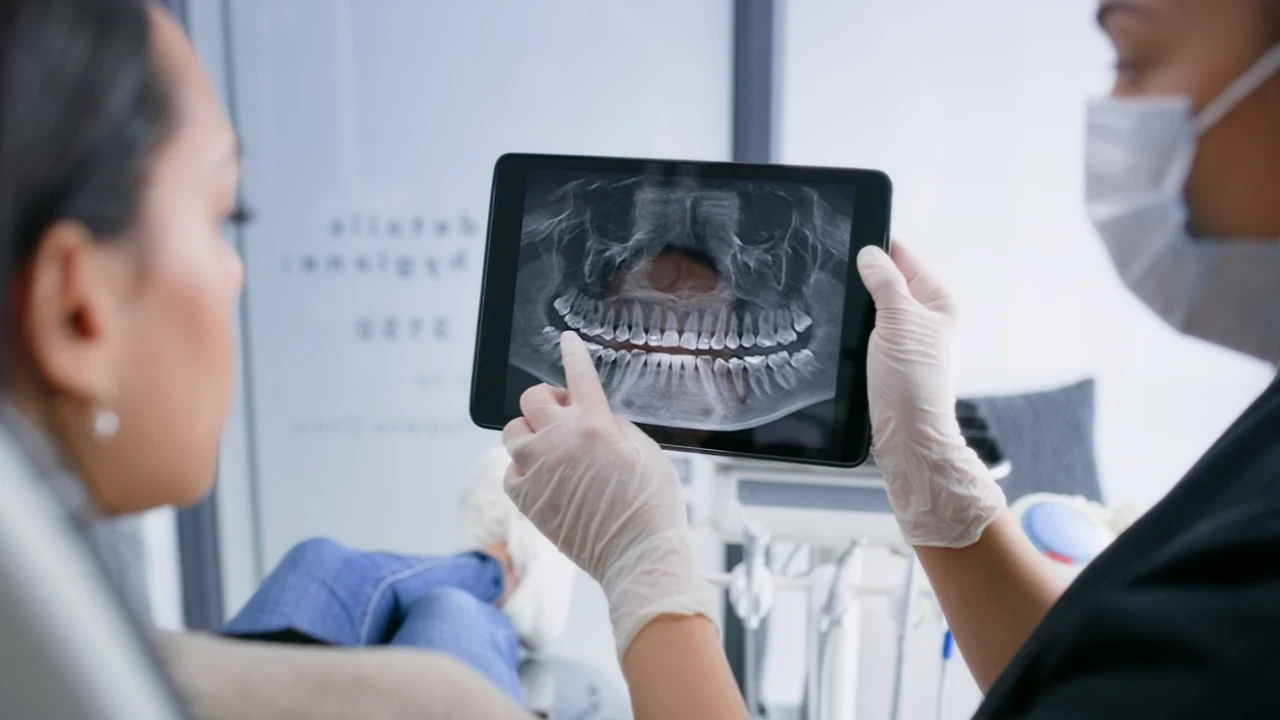 Dolgu ve implant dönemi bitiyor mu? Kök hücreyle canlı diş dönemi!