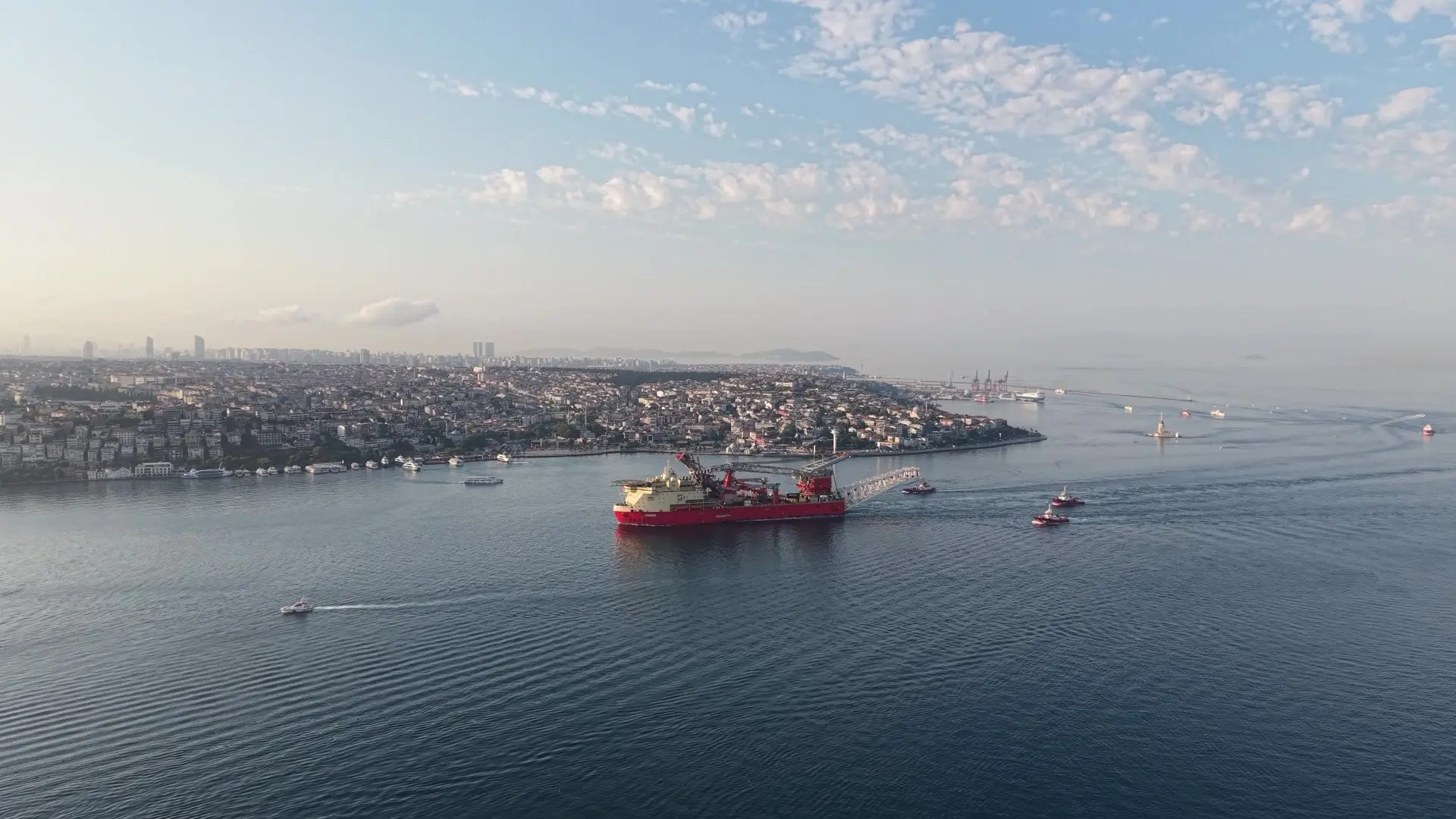 Dev gemi İstanbul Boğazı'ndan geçiş yaptı
