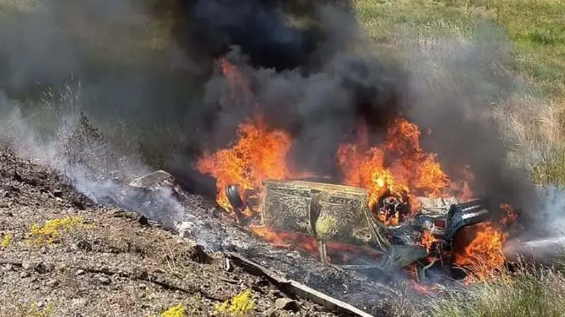 Takla atıp ters dönerek alev alan otomobildeki 5 kişi yaralandı