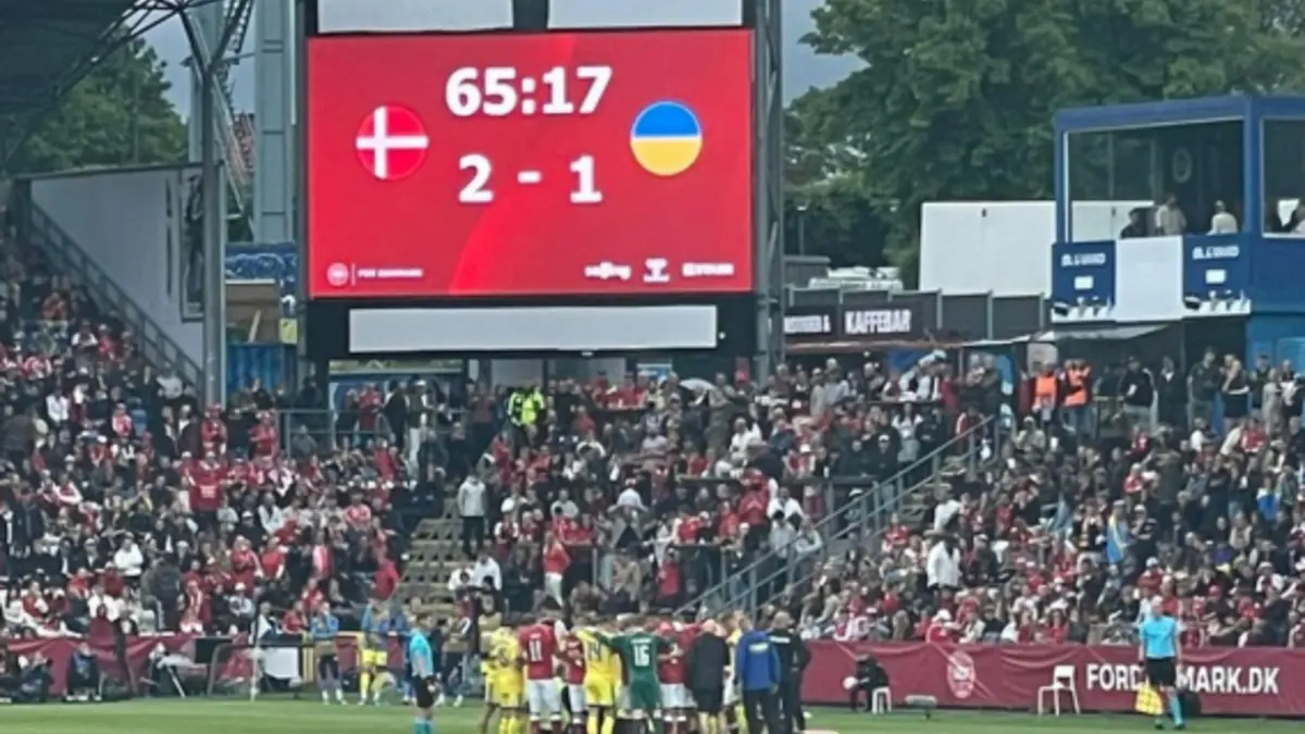 Daha önce de kalbi durmuştu! Danimarka Ukrayna maçında Christian Eriksen bir anda yere yığıldı