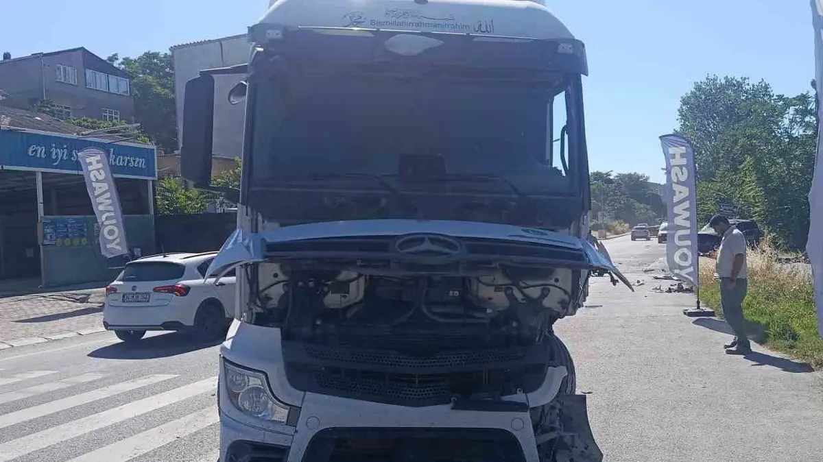 Küçükçekmece'de feci kaza: 2 yaralı
