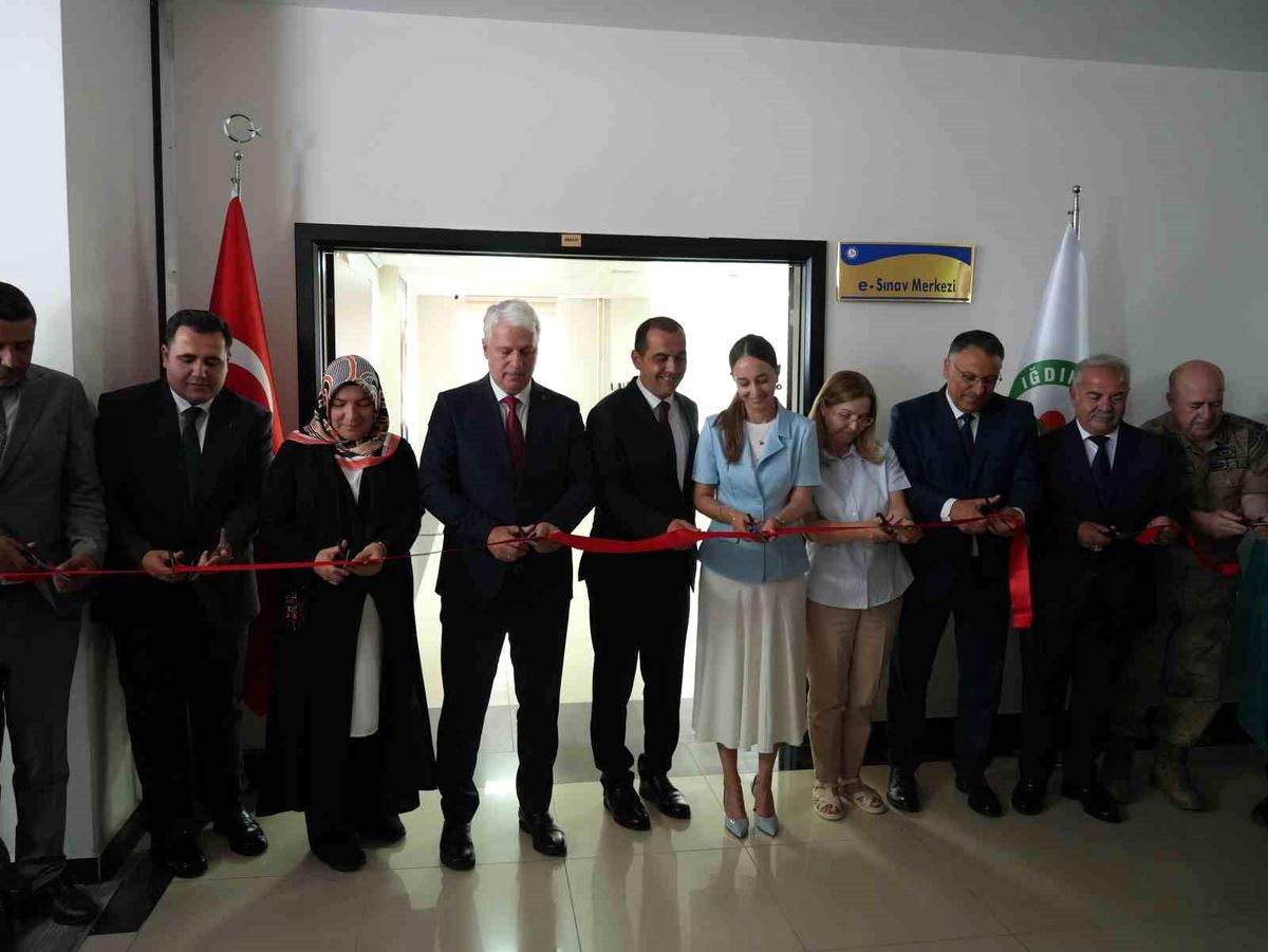 Doğu Anadolu Bölgesi'nin ilk "Sivil Havacılık e-Sınav Merkezi" Iğdır'da açıldı
