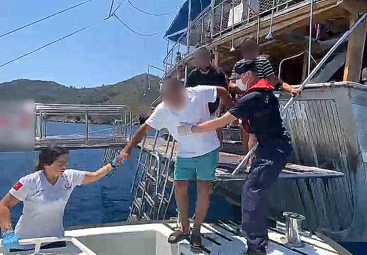 Gezi teknesinde yaralanan vatandaşa tıbbi tahliye gerçekleştirildi