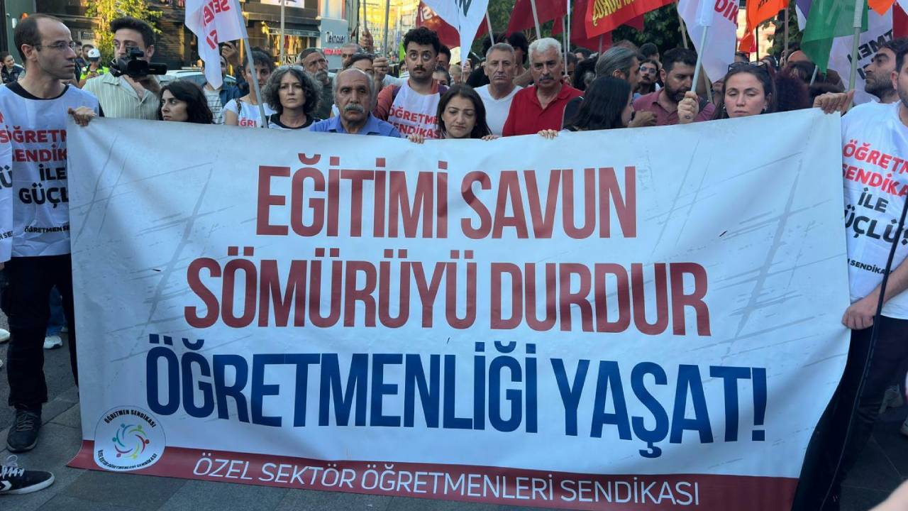 Ankara'da öğretmenlere yönelik müdahale Kadıköy'de protesto edildi: Süresiz eylem kararı