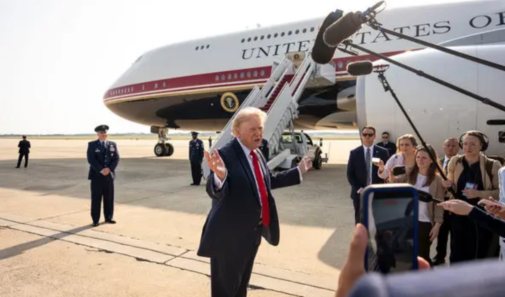 Washington karıştı: Trump'ın Türkiye seyahatinde kullandığı Air Force One güvenlik krizine yol açtı