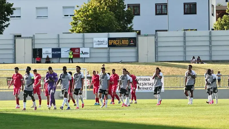 Beşiktaş, Widzew Lodz'a mağlup oldu