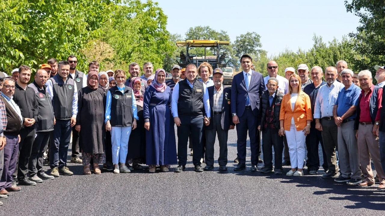 Vali Sözer asfalt çalışmalarını yerinde inceledi, vatandaşların talep ve görüşlerini dinledi