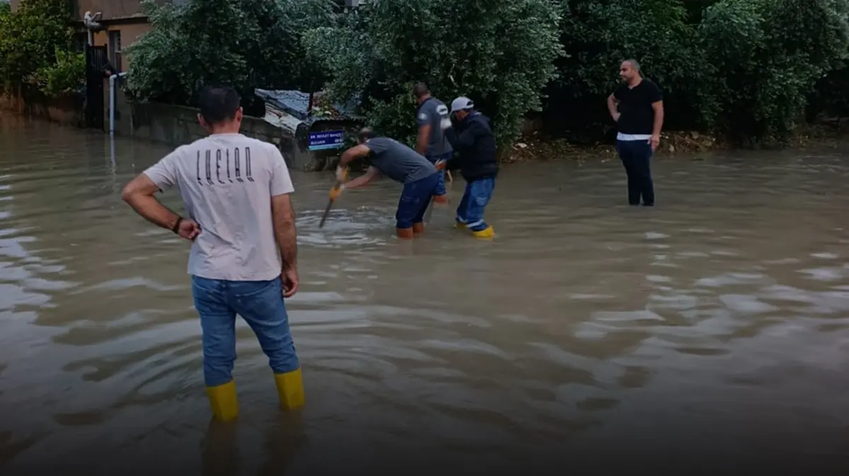 Osmaniye'de fırtına koptu: Sağanak hayatı olumsuz etkiledi