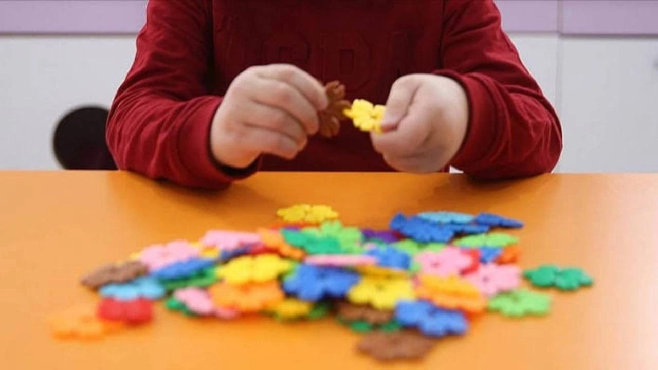 İş yeri kreşinde skandal görüntüler! Çocukları çamaşır makinesine kapatmışlar