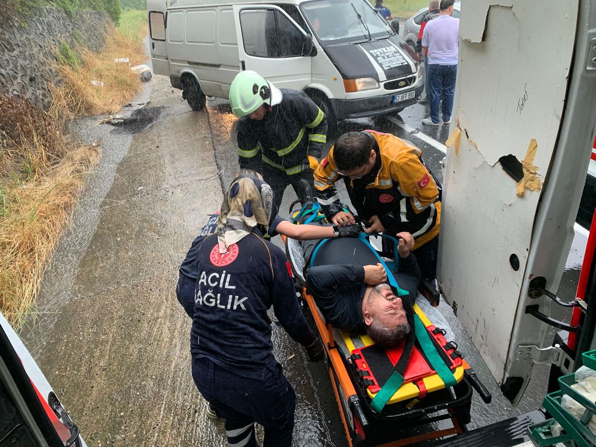 Ünye'de Yağış Nedeniyle Meydana Gelen Zincirleme Kazada 7 Kişi Yaralandı