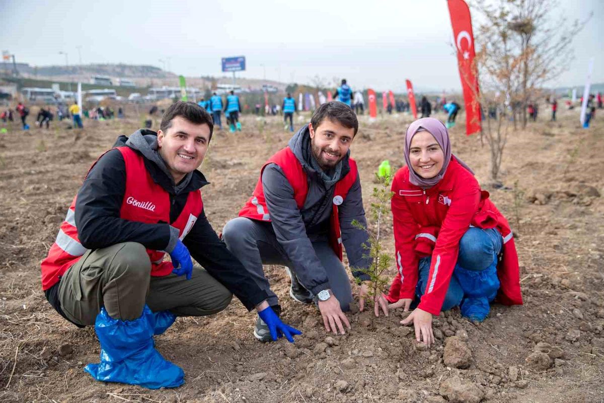 Türk Kızılay ve Tarım ve Orman Bakanlığı iş birliğinde "Hastaya kan ormana can" projesi devam ediyor