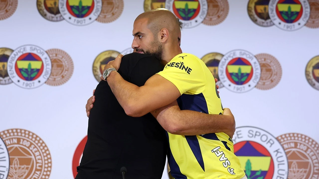 Fenerbahçe'de Amrabat krizi! Yaptığı hareket taraftarı çıldırttı