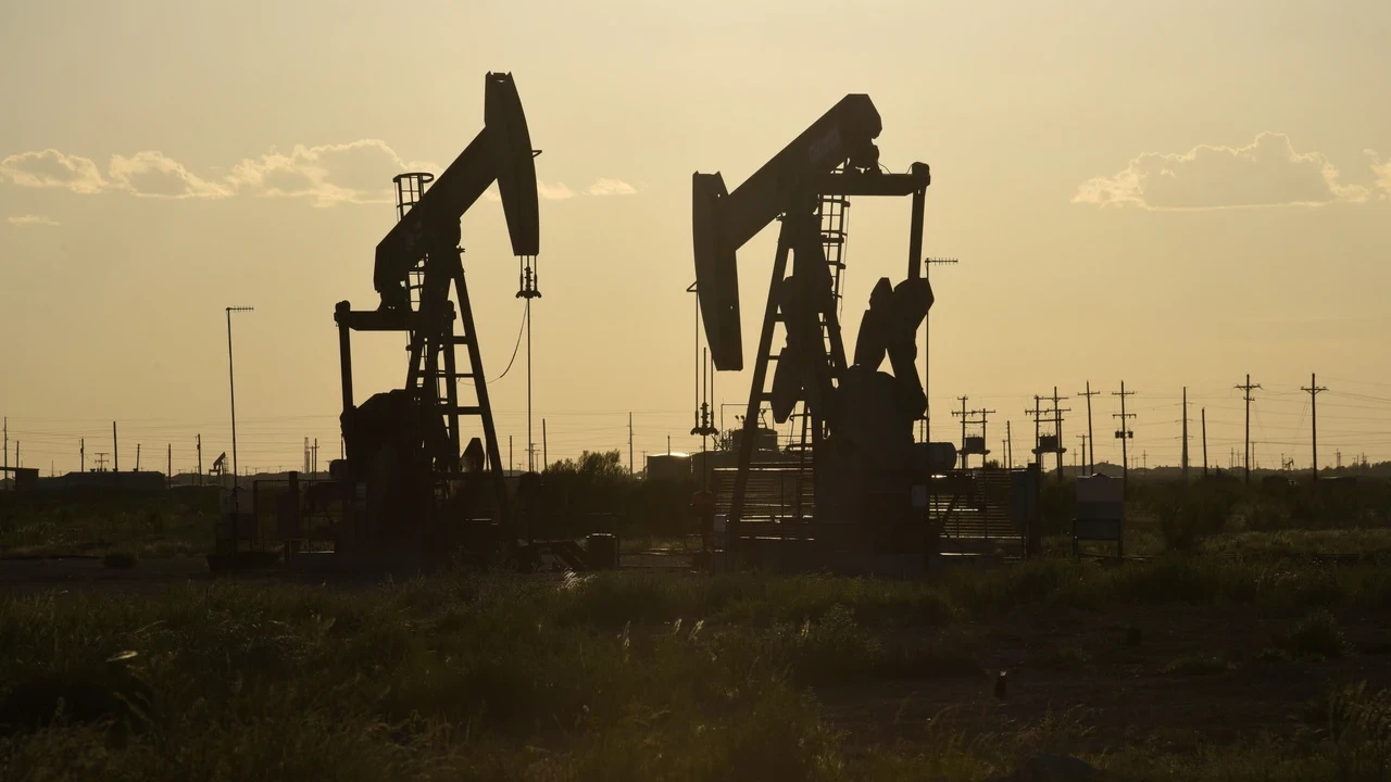 Hürmüz'de sevkiyatlar artıyor, petrol fiyatları düşüyor