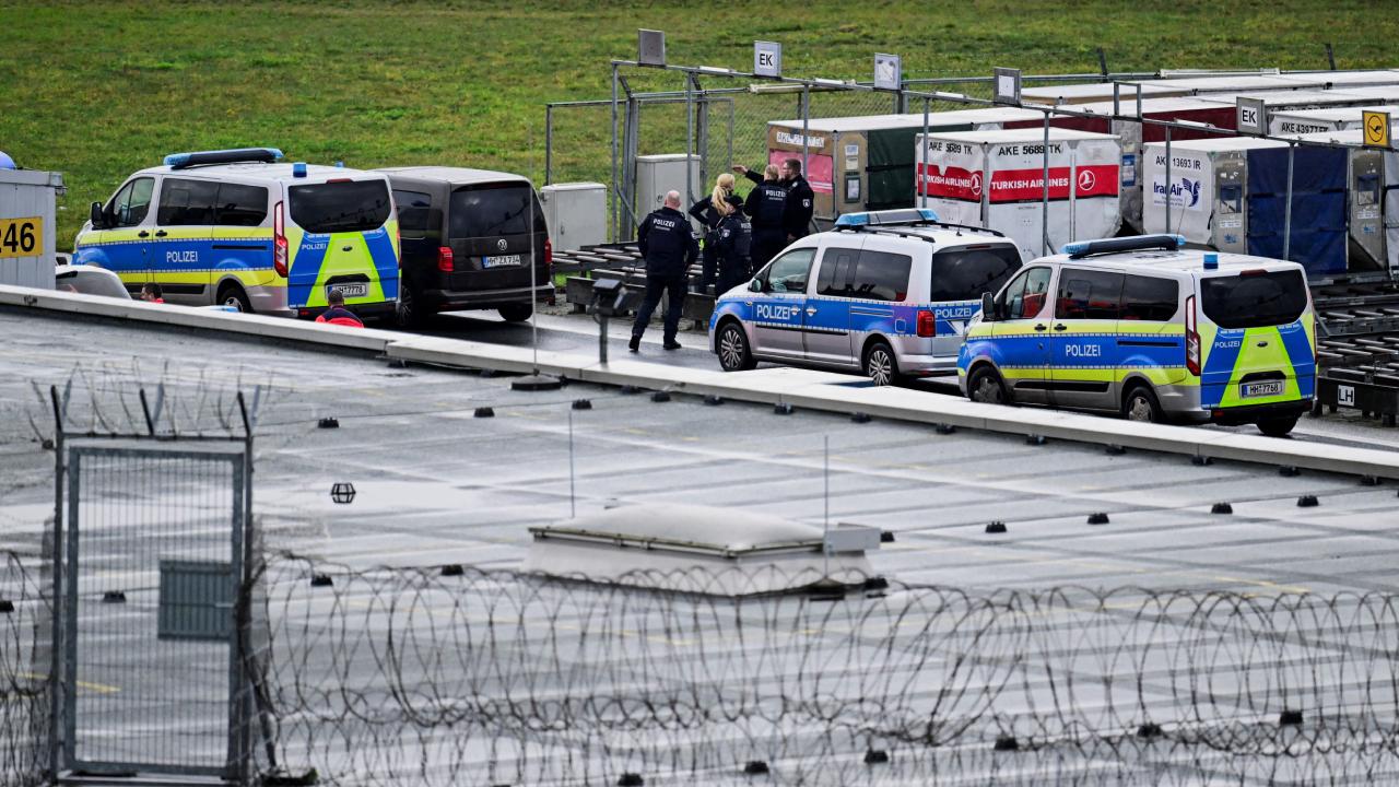 Hamburg Havalimanı'nda güvenlik gerekçesiyle tüm kalkışlar durduruldu