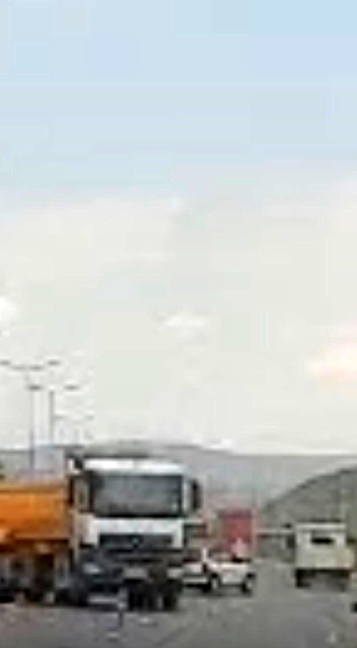 Tırdan tedirgin olan sürücü kontrolü kaybedip, şarampole yuvarlandı: 1 yaralı