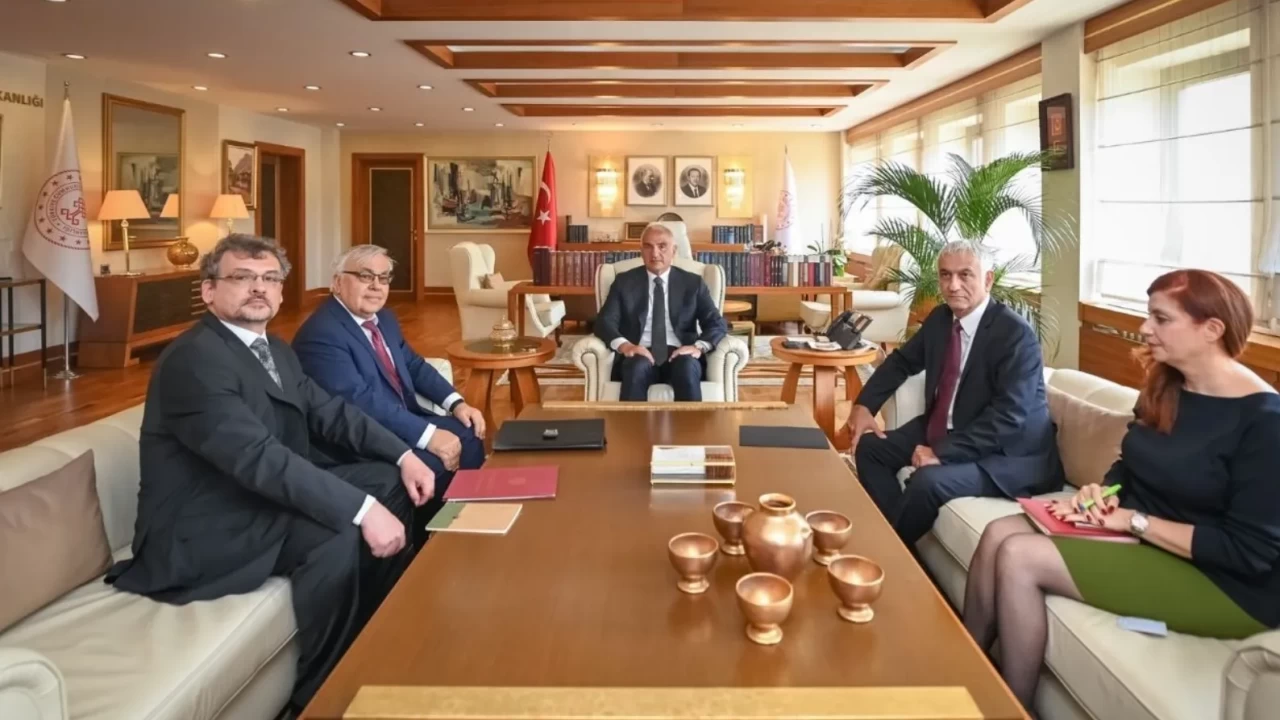 Bakan Ersoy'dan Rus Büyükelçi Verşinin'e kritik kabul: Turizm ve hava trafiği masaya yatırıldı!