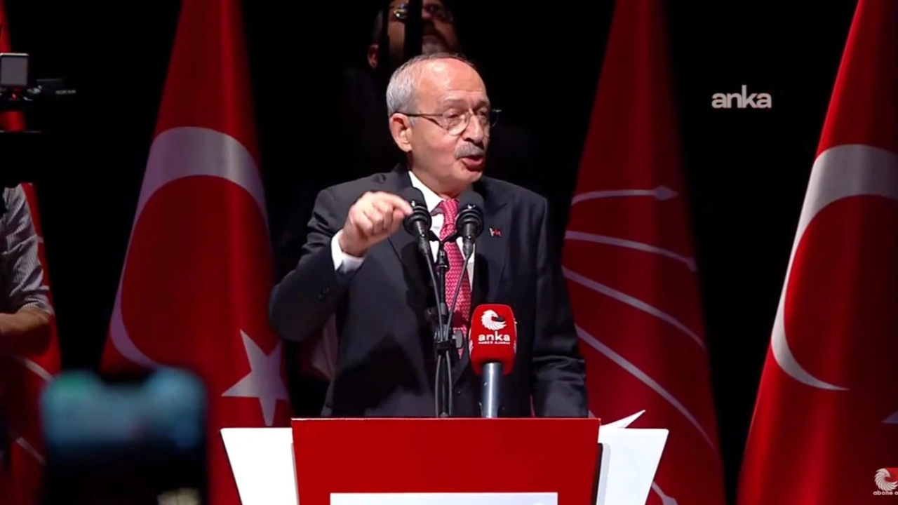 Kılıçdaroğlu CHP Genel Merkezi'nde konuşuyor