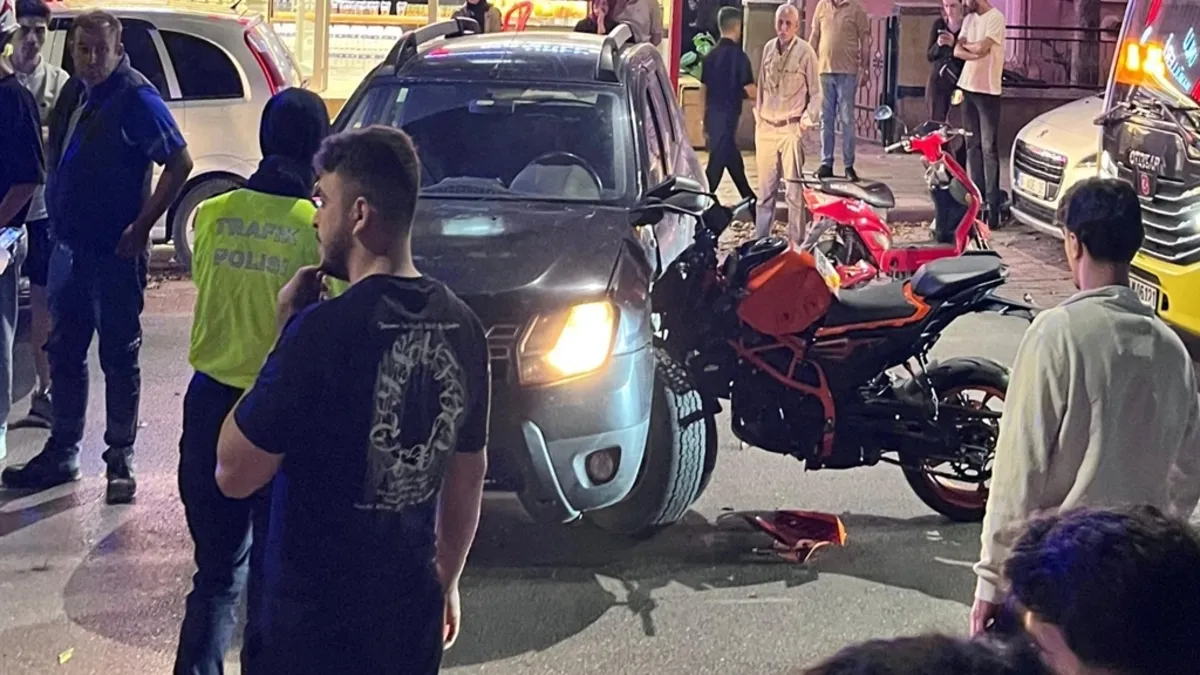 Bursa'da feci kaza: Motosiklet otomobile ok gibi saplandı