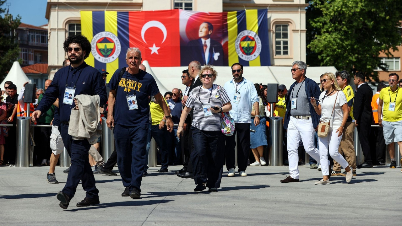 Fenerbahçe’de seçim başladı! Aziz Yıldırım ve Hakan Safi yarışıyor