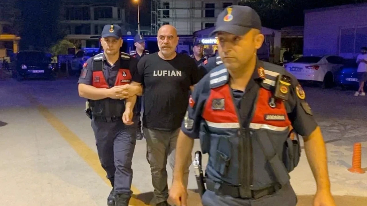 Bursa'da uyuşturucu operasyonunda yönetmen Ezel Akay ve kardeşi gözaltına alındı