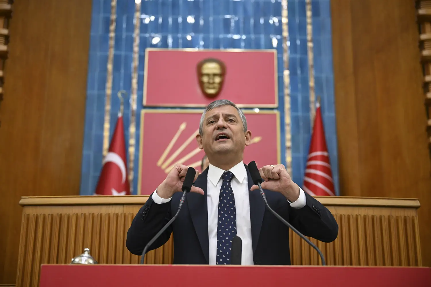 CHP'yi karıştıran iddia! Özel giderayak kasayı boşaltıyor