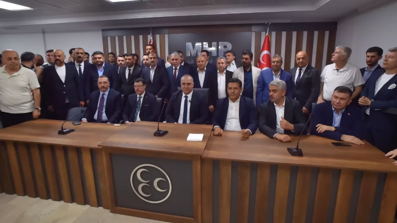 MHP Adana İl Başkanlığı'nda bayrak değişimi