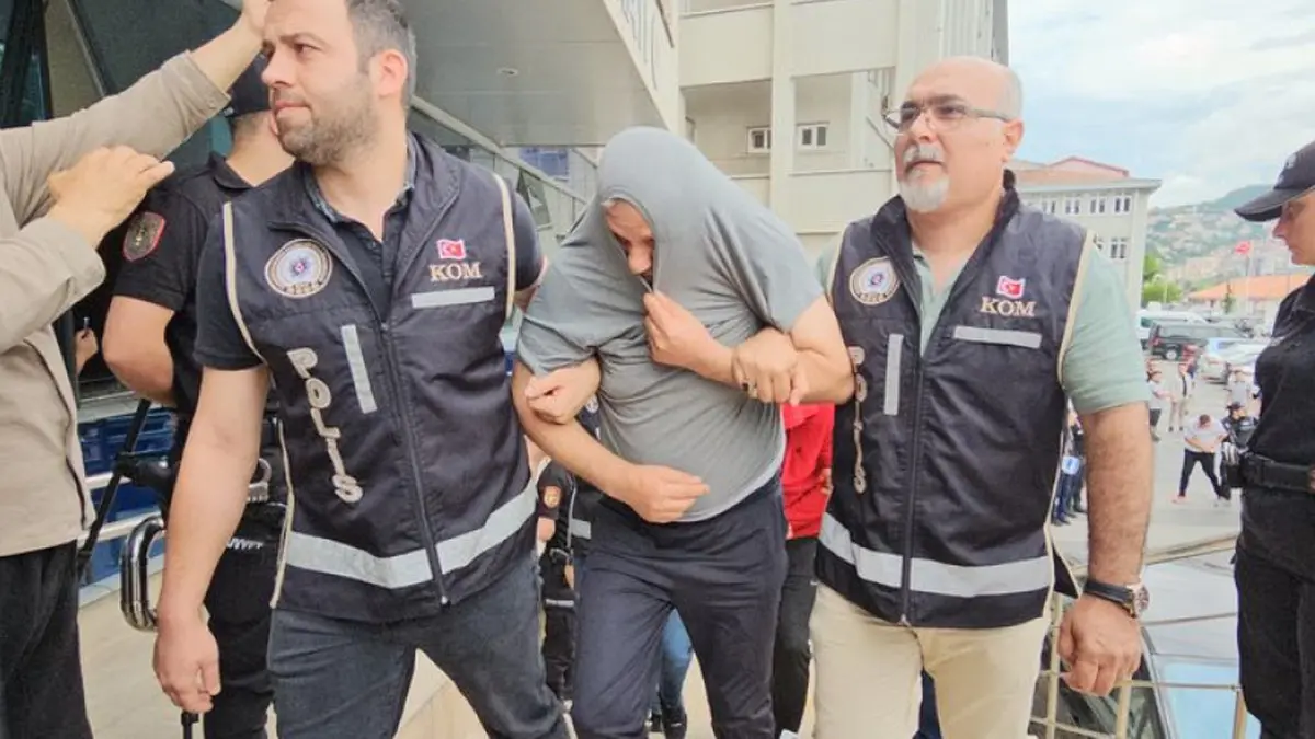 Yasa dışı kürtaj operasyonu! Doktorun odasından 500 bin TL çıktı