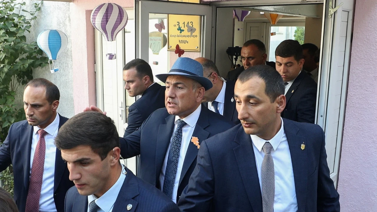 Batı ile Rusya arasında sıkışan komşuda kritik seçim