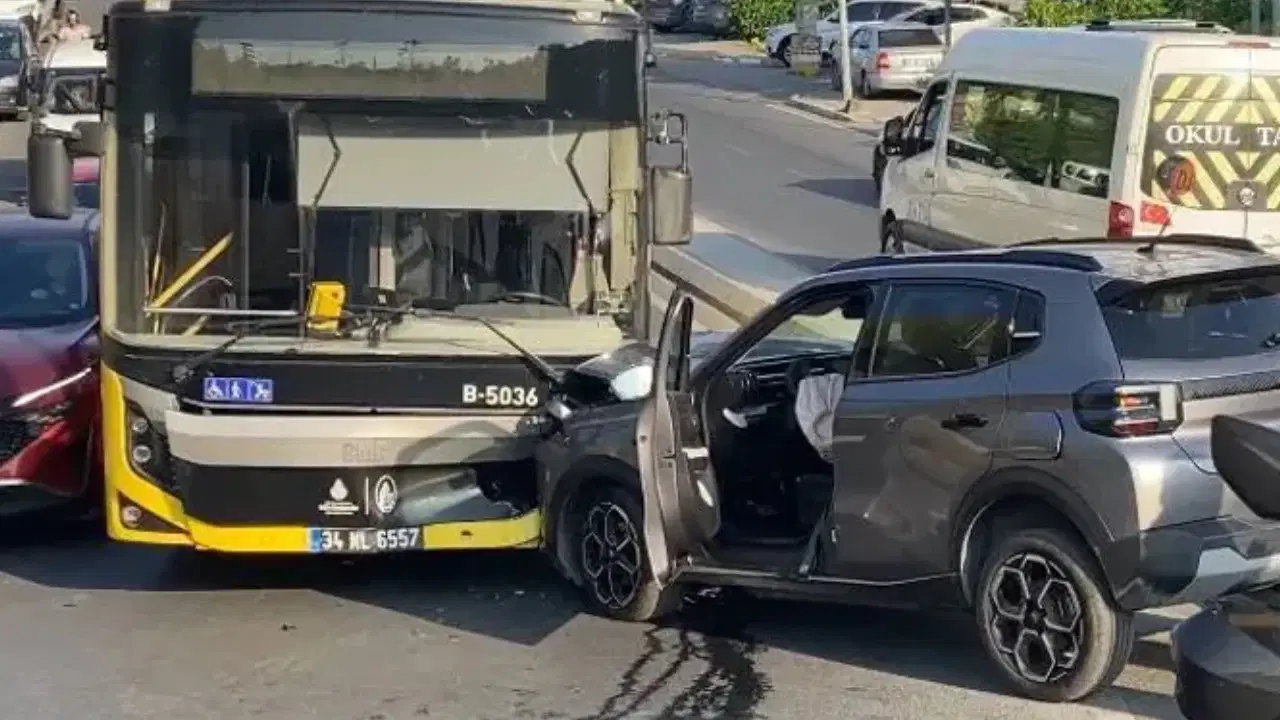Motosikletliye çarpmamak isterken İETT otobüsüne çarptı: 1 yaralı