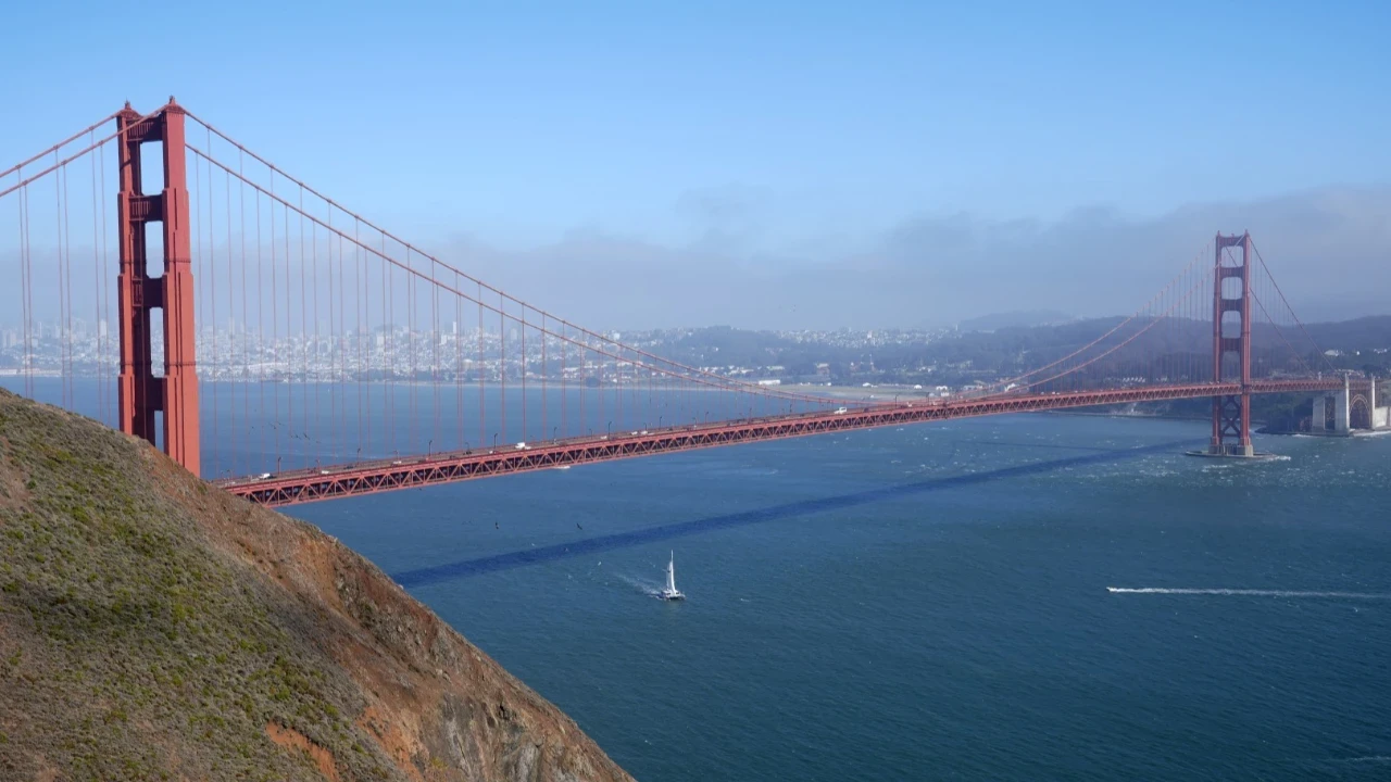 Turistler San Francisco'daki Golden Gate Köprüsü'nü ziyaret etti
