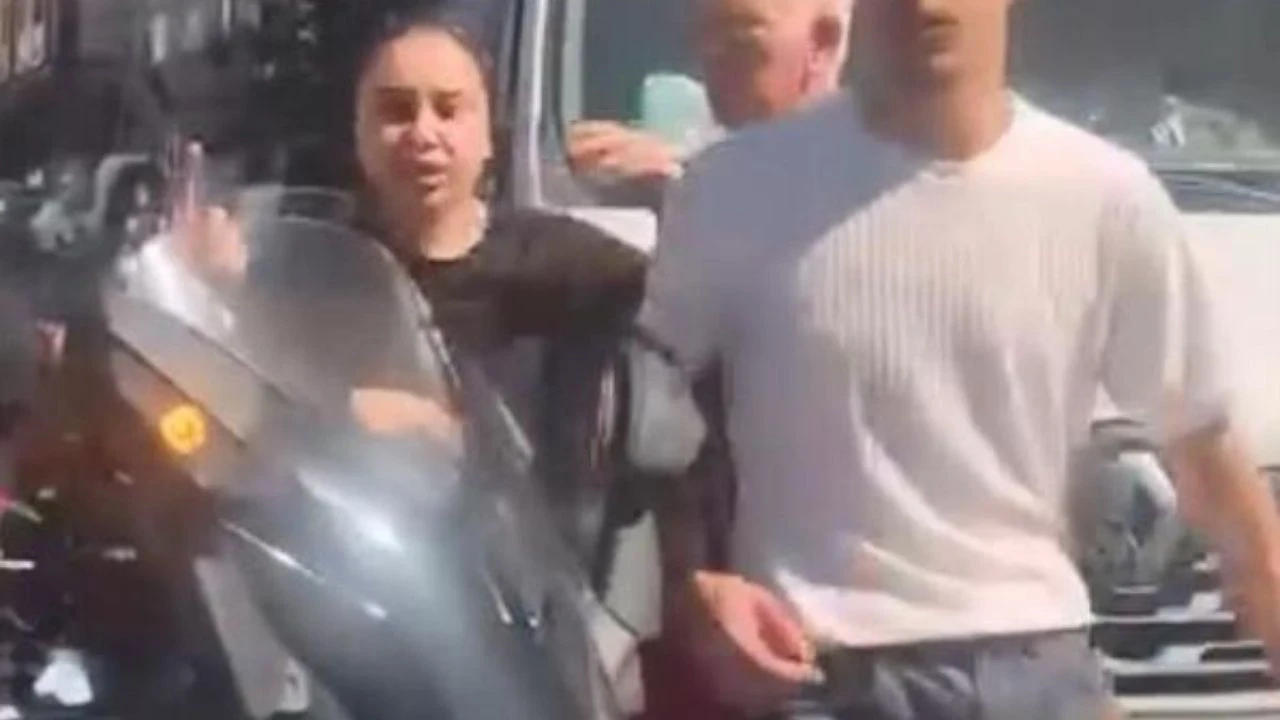 Bir garip yol verme meselesi! Kadın sürücü araca saldırdı: Kırarım o telefonunu! 185 bin TL ceza yedi
