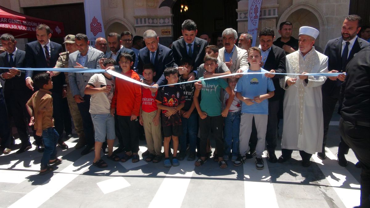 Kilis'te 6 Şubat depremlerinde hasar gören 2 cami ibadete açıldı