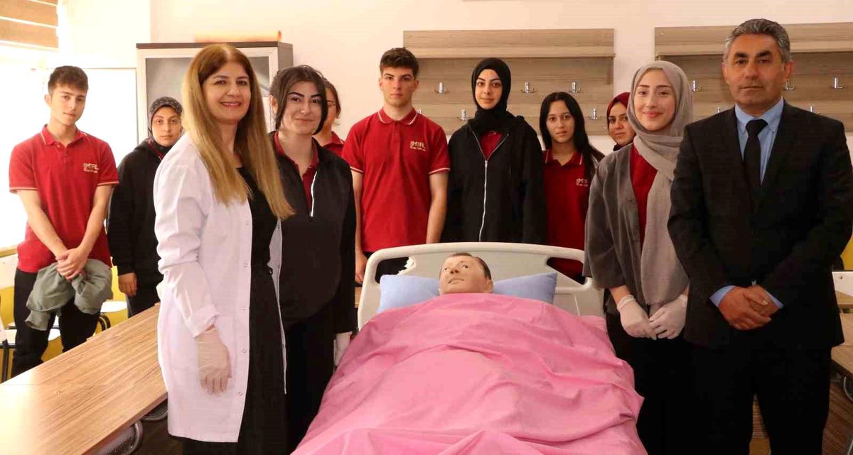 Erzincan'da meslek lisesi sağlık sektörüne bakım personeli yetiştiriyor