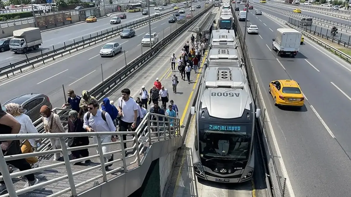 İstanbul'da ter içinde yolculuk! İBB'den vatandaşa klima işkencesi