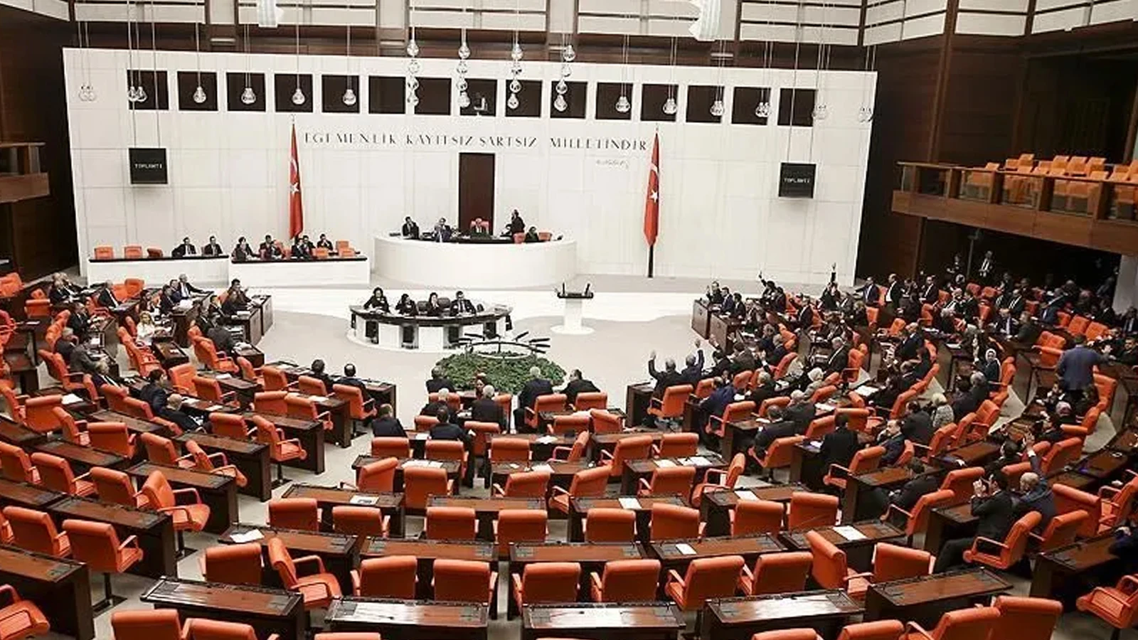 Politikaya girmeden önce ne yapıyorlardı? Siyasetçilerin eski meslekleri şaşırttı