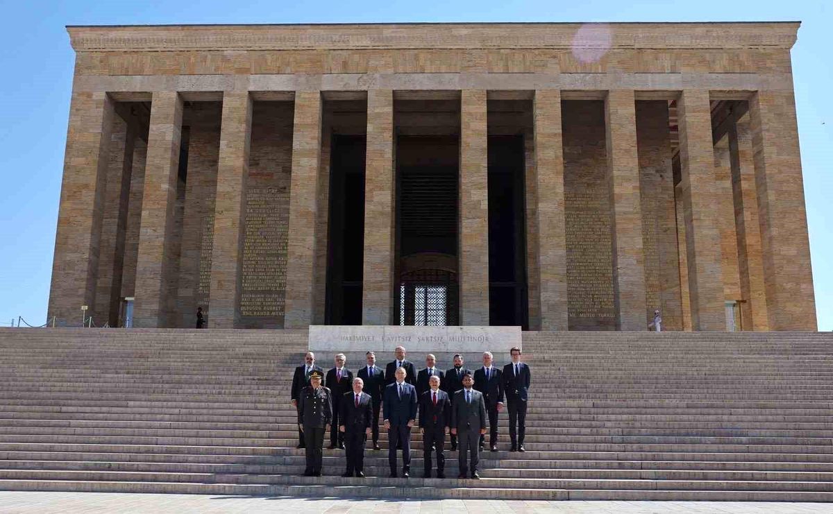 Polonya Cumhurbaşkanı Nawrocki, Anıtkabir'i ziyaret etti