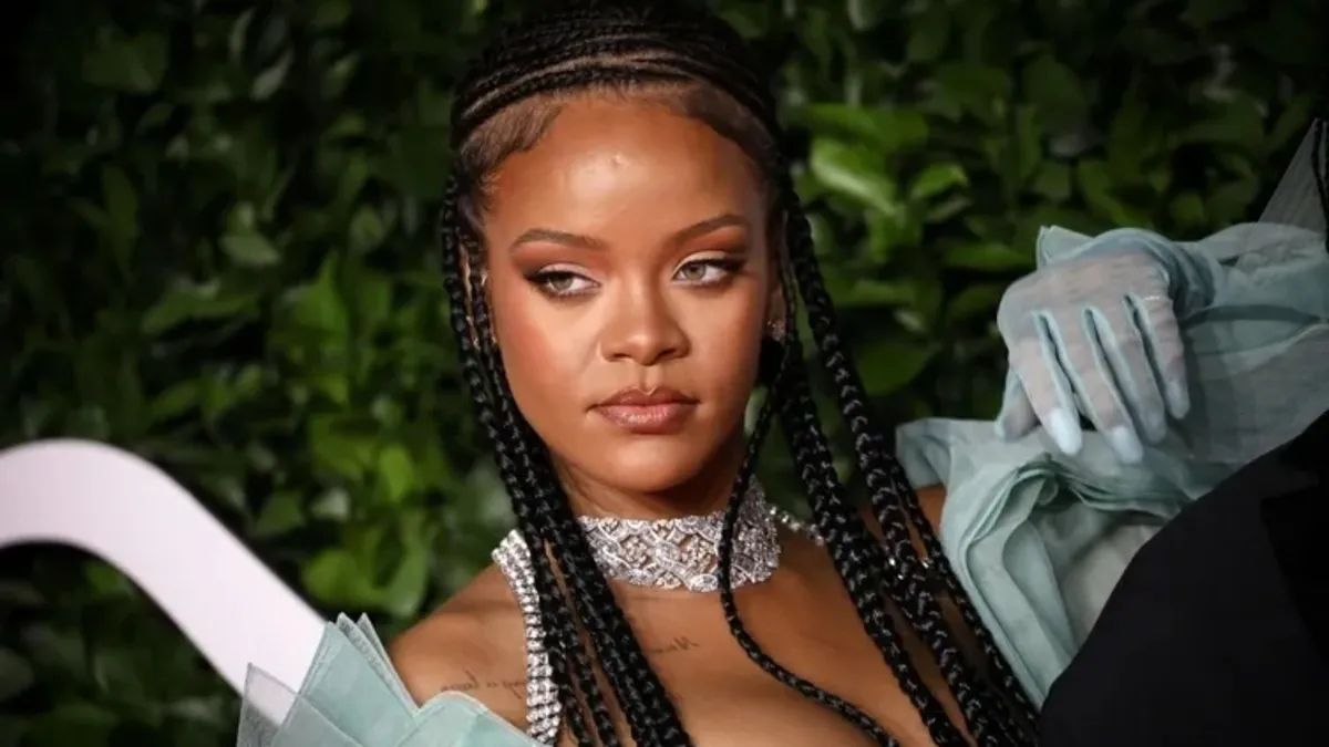 Ankara Havalimanı’nı takip eden Rihanna’dan ikinci Türkiye sürprizi: O hesabı da listesine ekledi!