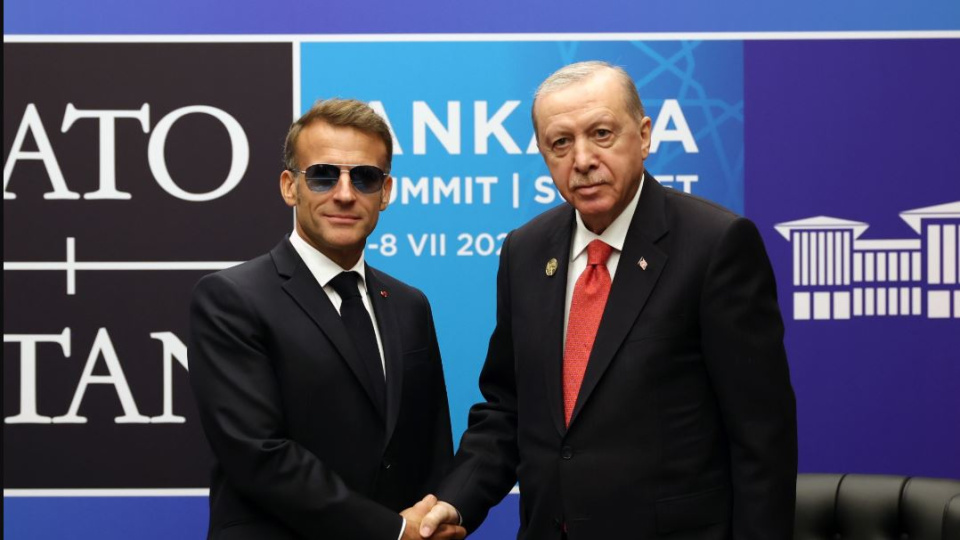 Erdoğan Macron ile görüştü