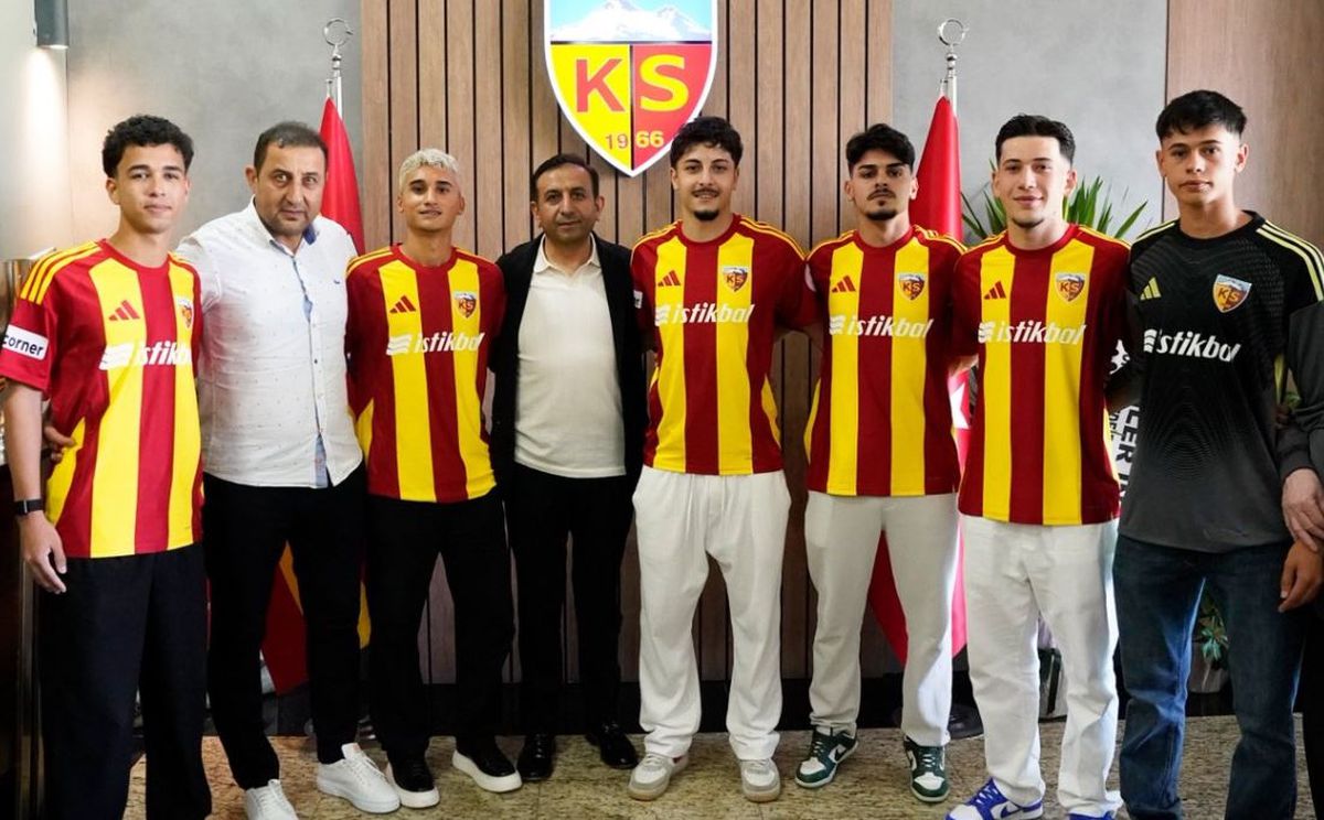 Kayserispor Alt Yapısından 6 Futbolcuyla Profesyonel Sözleşme İmzaladı
