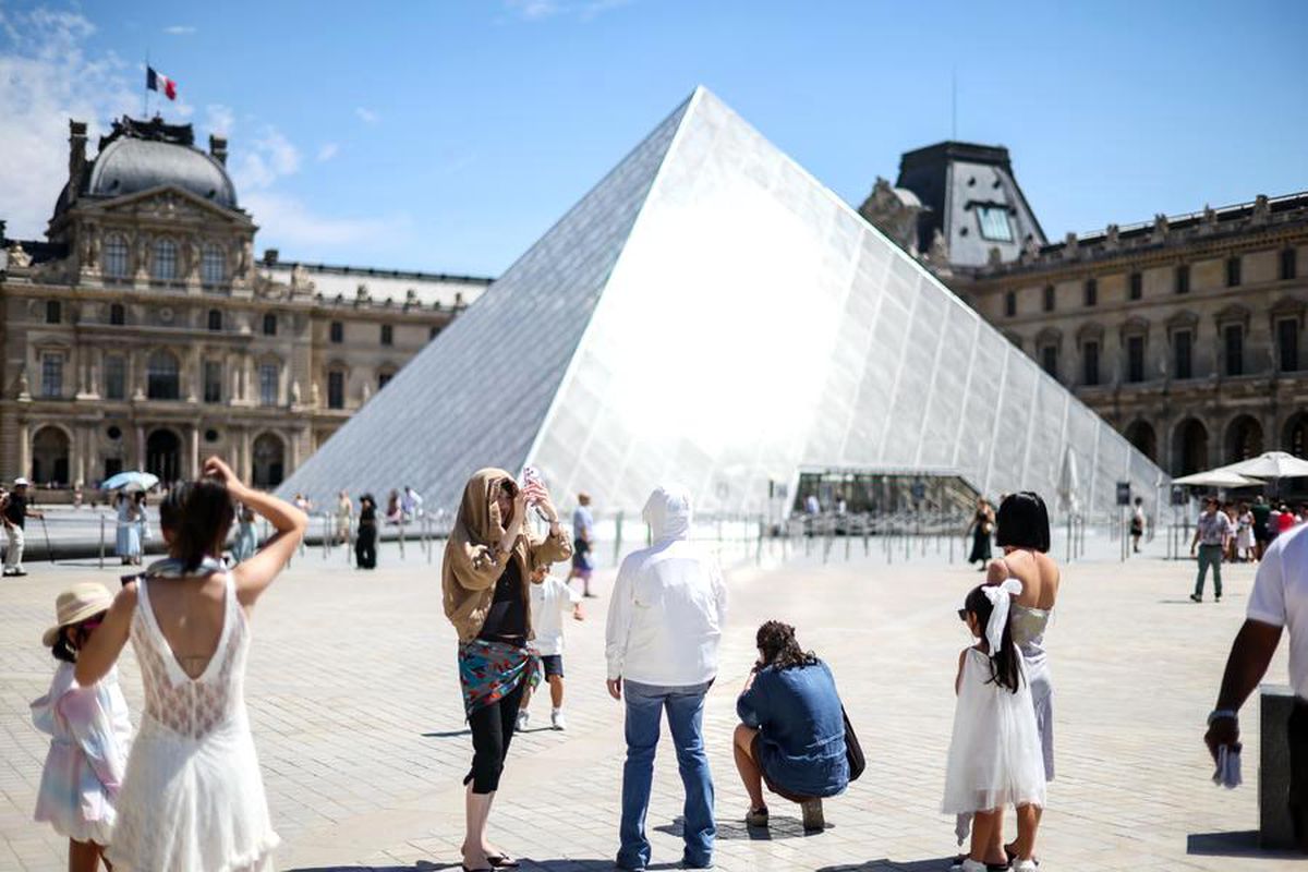 Louvre Müzesi'nin Soyulan Apollo Galerisi'nde Artık Mücevher Sergilenmeyecek