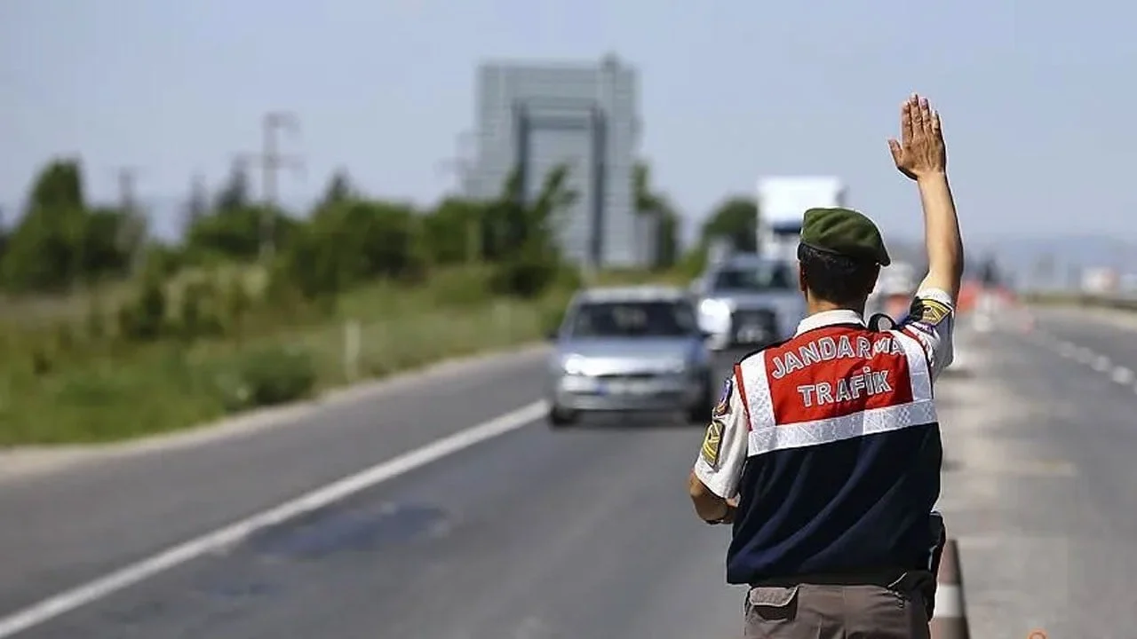 Eskişehir'de trafik canavarlarına müsamaha yok! 1 ayda 9 bin 85 trafik cezası kesildi