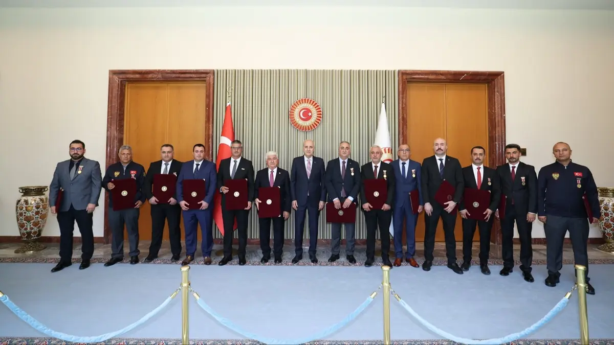 15 Temmuz gazilerine "Teşekkür Beratı"... TBMM Başkanı Kurtulmuş takdim etti