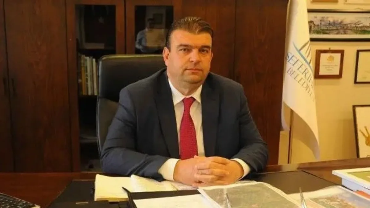 Yolsuzluk soruşturması: Seferihisar ve Balçova belediye başkanları gözaltında