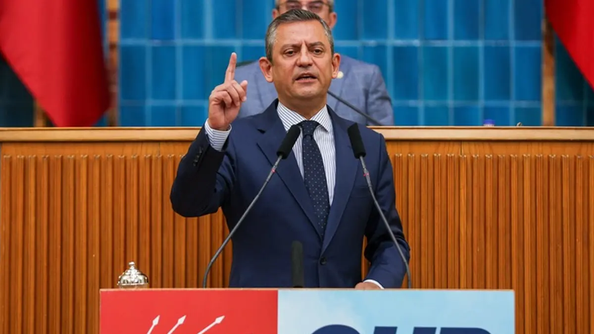Salonda ayakta alkışladılar! Özgür Özel'in yeni partisine geçecek vekiller netleşti: İşte isim isim o liste